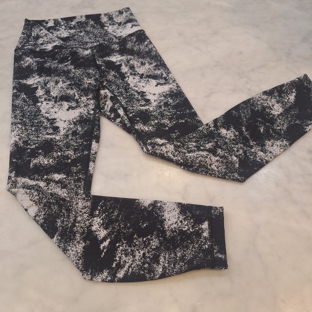 Lululemon Leggings Wom Sz 6 Black White Snow Wash 7/8 Length Yoga Pants Athletic